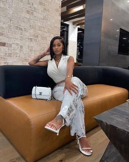 Alexis Skyy feet photo thumbnail
