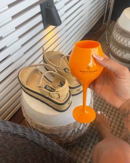 Alexis Skyy feet photo thumbnail