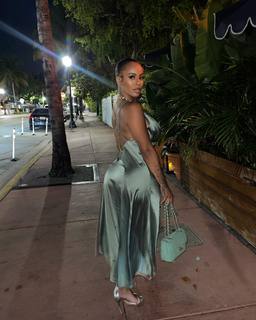 Alexis Skyy feet photo thumbnail