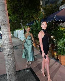 Alexis Skyy feet photo thumbnail