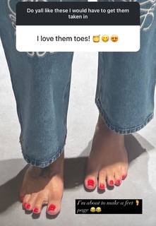 Alexis Skyy feet photo thumbnail