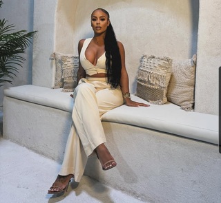 Alexis Skyy feet photo thumbnail
