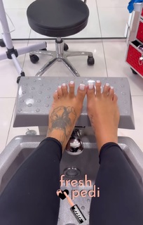Alexis Skyy feet photo thumbnail