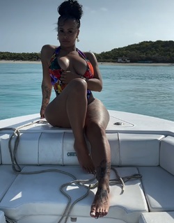 Alexis Skyy feet photo thumbnail