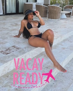 Alexis Skyy feet photo thumbnail