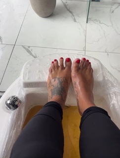 Alexis Skyy feet photo thumbnail