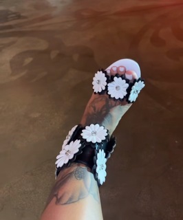Alexis Skyy feet photo thumbnail