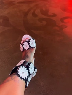 Alexis Skyy feet photo thumbnail