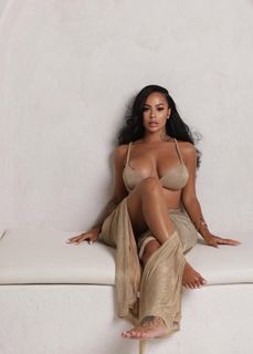 Alexis Skyy feet photo thumbnail