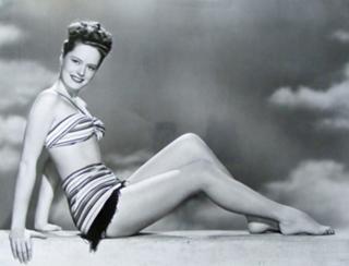 Alexis Smith feet photo 8