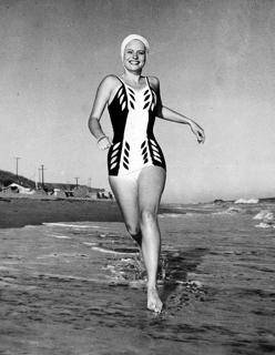 Alexis Smith feet photo 6