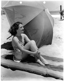 Alexis Smith feet photo 3