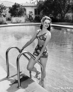 Alexis Smith feet photo 1