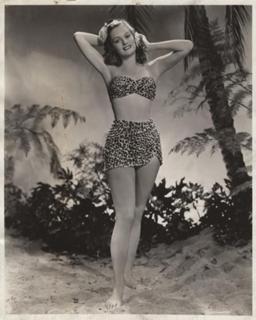 Alexis Smith feet photo 20
