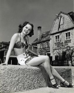 Alexis Smith feet photo 17