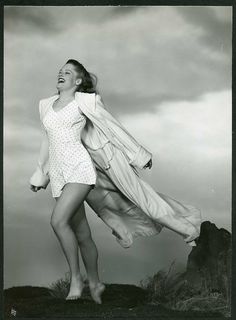 Alexis Smith feet photo 12