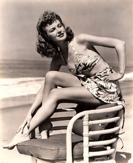 Alexis Smith feet photo 7