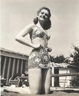 Alexis Smith feet photo 12