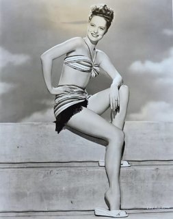 Alexis Smith feet photo 3