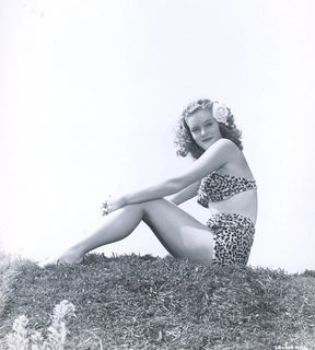 Alexis Smith feet photo 1