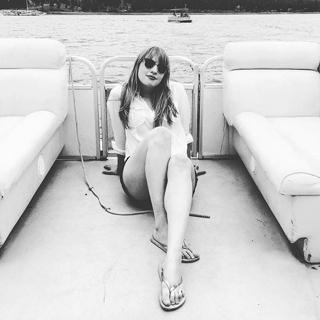 Alexz Johnson feet photo 11