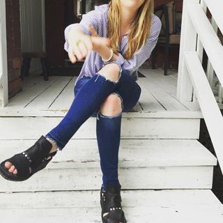 Alexz Johnson feet photo 8