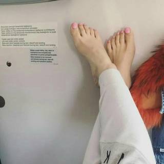Aleyna Tilki feet photo thumbnail