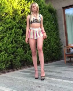 Aleyna Tilki feet photo thumbnail