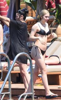 Aleyna Tilki feet photo thumbnail