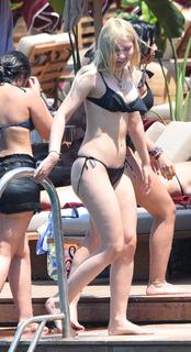 Aleyna Tilki feet photo thumbnail