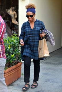 Alfre Woodard feet photo 5