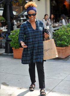 Alfre Woodard feet photo 4