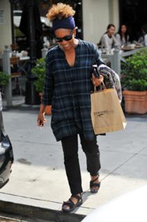 Alfre Woodard feet photo 3