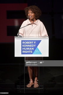 Alfre Woodard feet photo 2