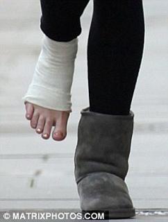 Ali Bastian feet photo 14