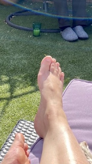 Ali Bastian feet photo 9