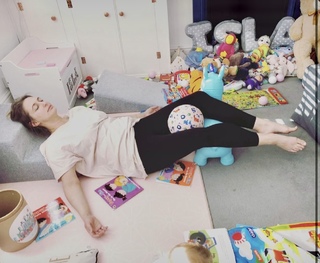 Ali Bastian feet photo 8