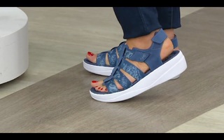 Ali Carr feet photo thumbnail