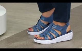 Ali Carr feet photo thumbnail