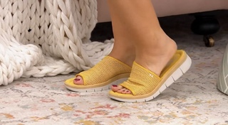 Ali Carr feet photo thumbnail