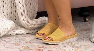 Ali Carr feet photo thumbnail