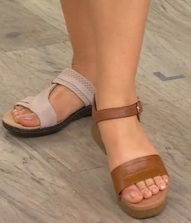 Ali Carr feet photo thumbnail