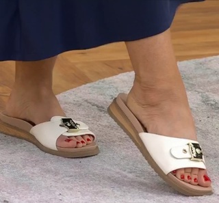 Ali Carr feet photo thumbnail