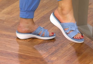 Ali Carr feet photo thumbnail