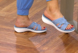 Ali Carr feet photo thumbnail