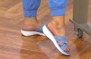 Ali Carr feet photo thumbnail