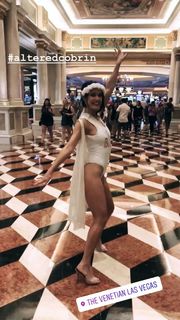 Ali Cobrin feet photo thumbnail