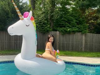 Ali Cobrin feet photo thumbnail