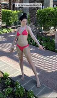 Ali Cobrin feet photo thumbnail