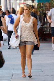 Ali Fedotowsky feet photo 14